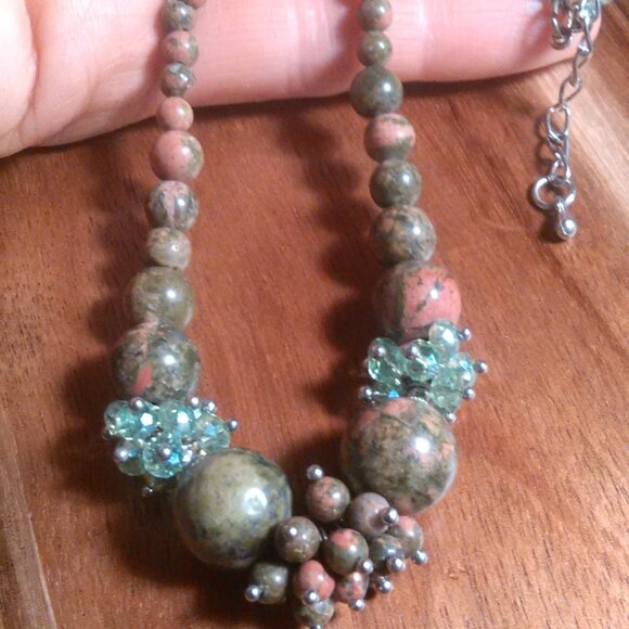 Unakite and Green Crystal Silvertone Beaded Necklace - Picture 11 of 12